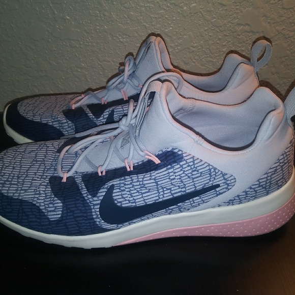 Nike Shoes - Nikes